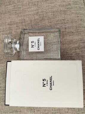 CHANEL No.5 L'Eau Clear Glass Bottle with White Label